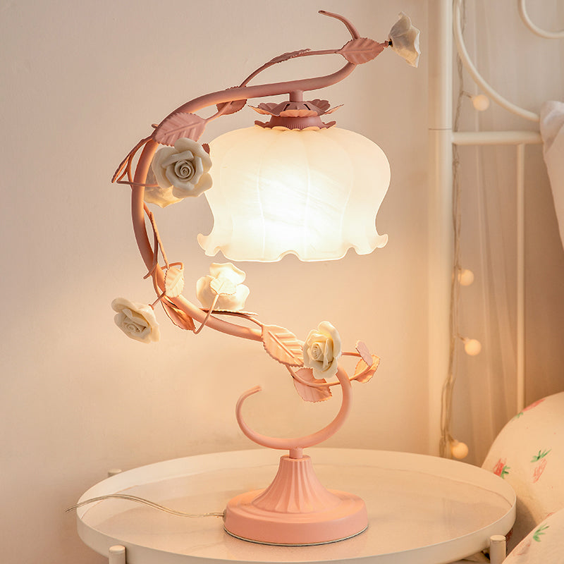 Stijlvolle overdekte rozenlamp - FloraGlow