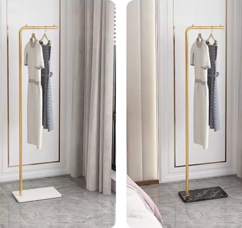 Vrijstaande kledingrek met marmeren voet | Luxe geborsteld gouden kledingrek voor hotel en thuis  - LuxuStand