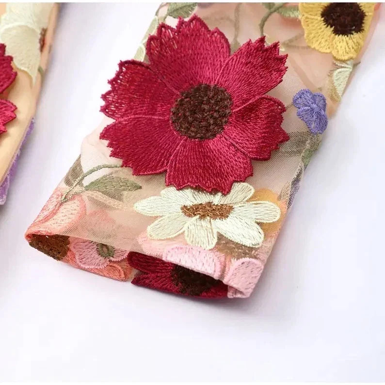 Bloemenjurk met Hoge Kraag en Lange Mouwen – Dionna